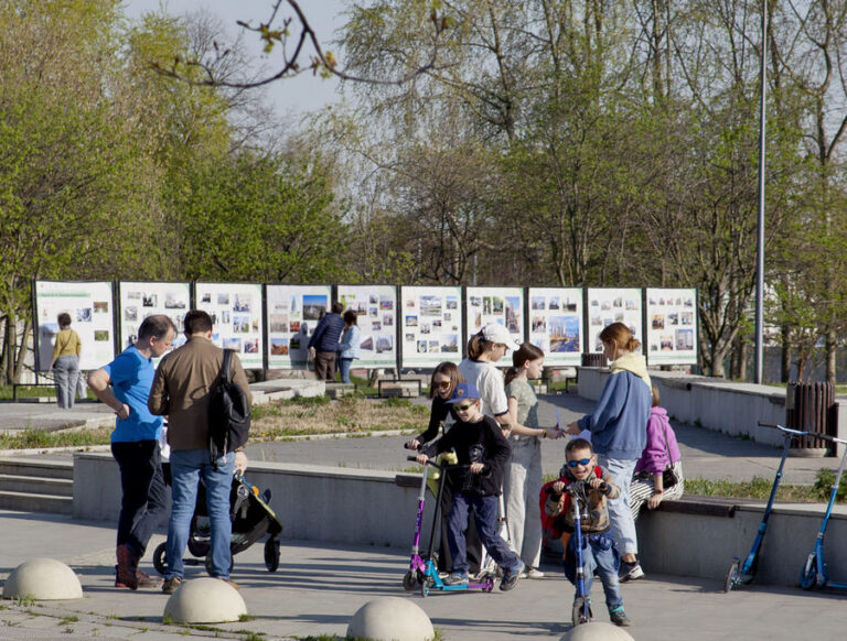 0Фото_ В Москве проходит фотовыставка памяти Юрия Лужкова
